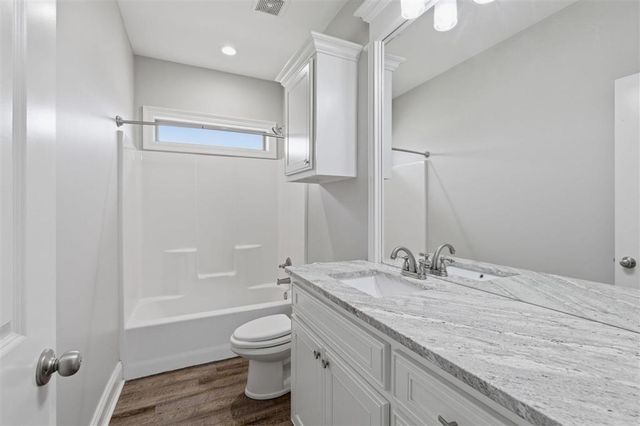 1255 Ravenhurst Drive, Lake Charles, LA 70611