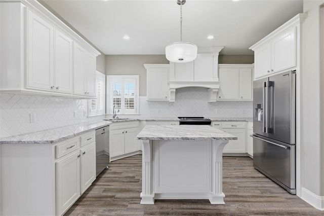 1255 Ravenhurst Drive, Lake Charles, LA 70611