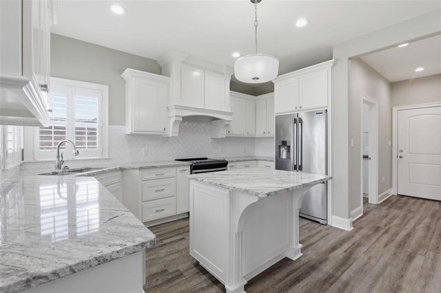 1255 Ravenhurst Drive, Lake Charles, LA 70611