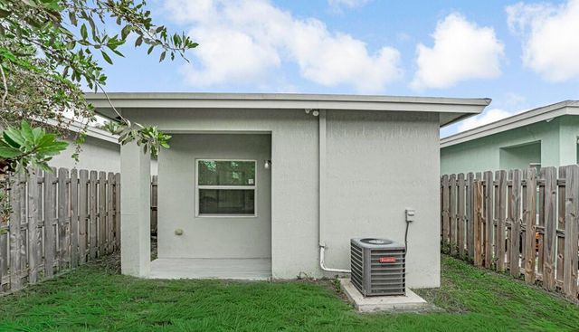2618 Saginaw Avenue, West Palm Beach, FL 33409