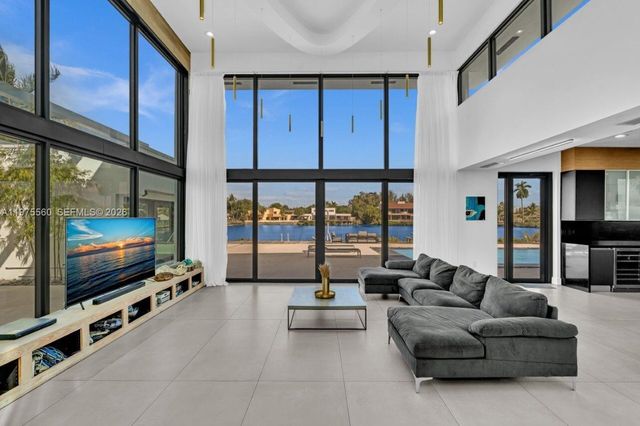 19801 NE 23rd Ave, Miami, FL 33180