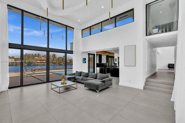 19801 NE 23rd Ave, Miami, FL 33180