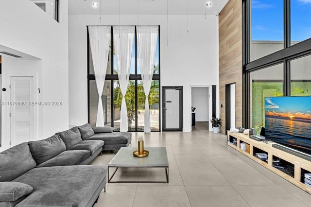 19801 NE 23rd Ave, Miami, FL 33180