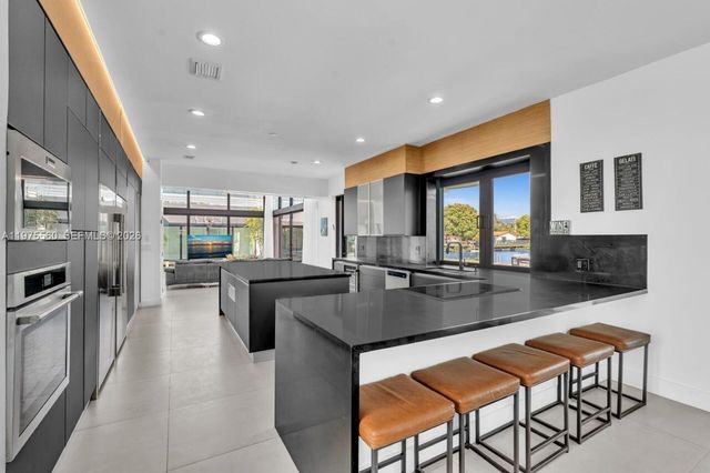 19801 NE 23rd Ave, Miami, FL 33180