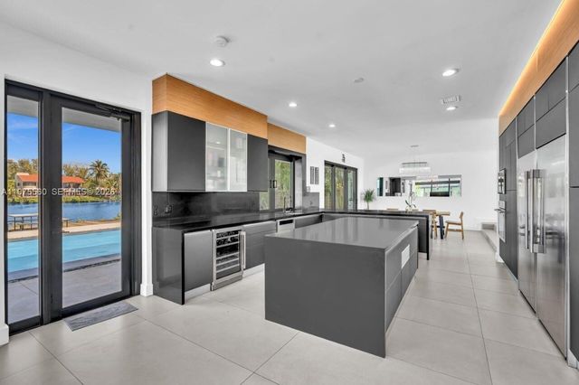 19801 NE 23rd Ave, Miami, FL 33180