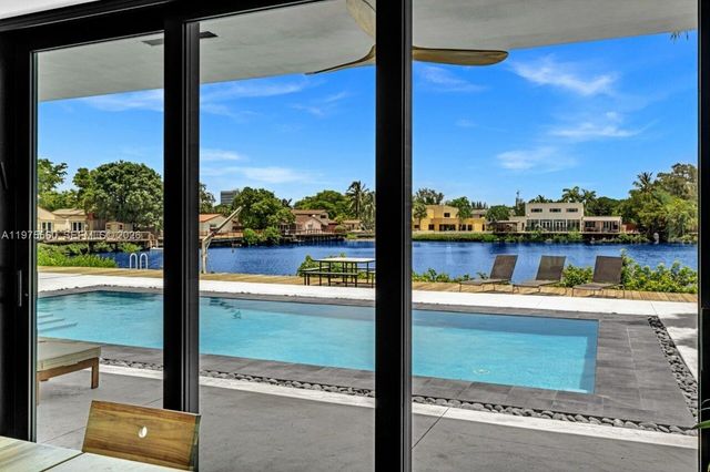 19801 NE 23rd Ave, Miami, FL 33180