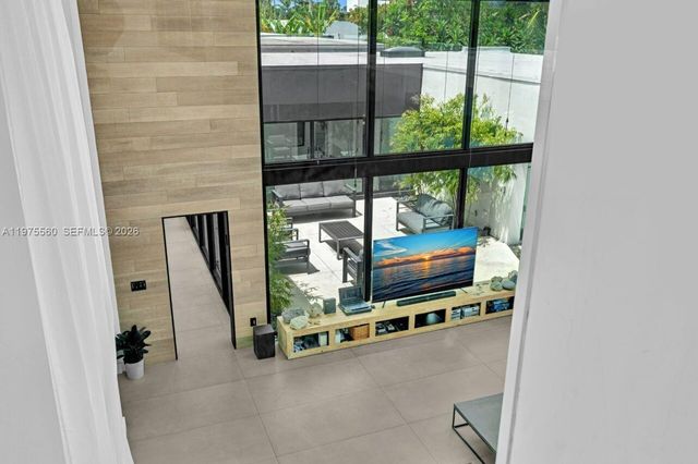 19801 NE 23rd Ave, Miami, FL 33180