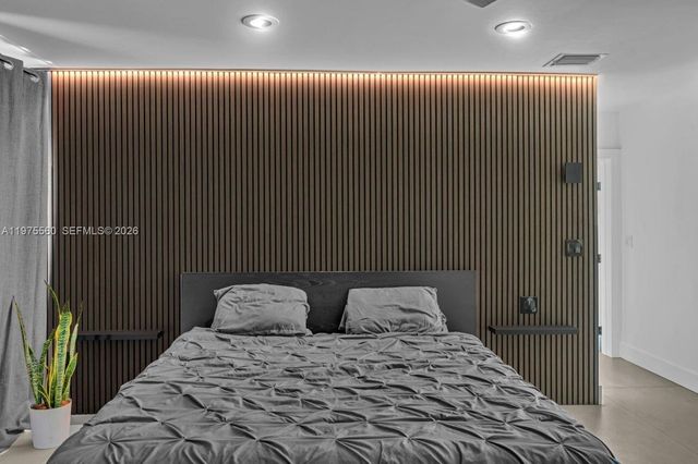 19801 NE 23rd Ave, Miami, FL 33180