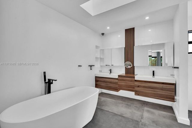 19801 NE 23rd Ave, Miami, FL 33180