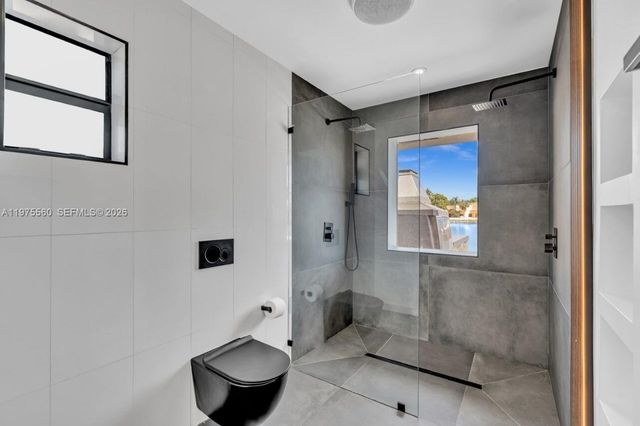 19801 NE 23rd Ave, Miami, FL 33180