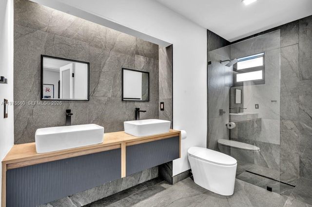 19801 NE 23rd Ave, Miami, FL 33180