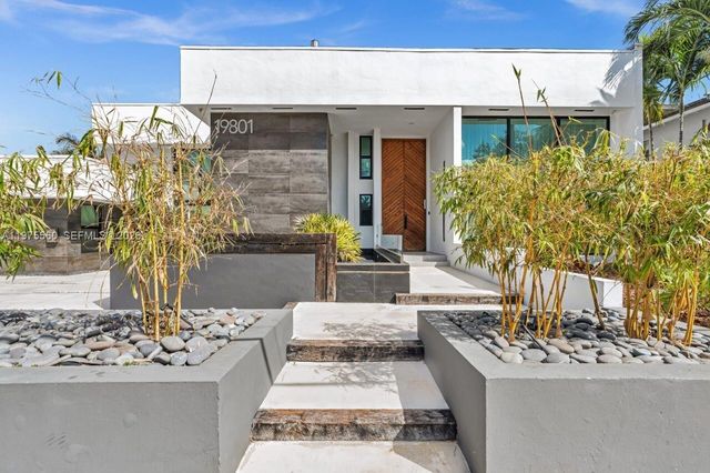 19801 NE 23rd Ave, Miami, FL 33180