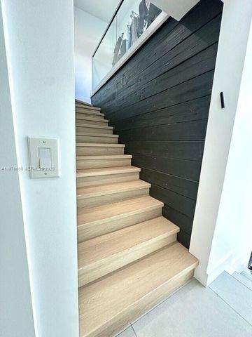 19801 NE 23rd Ave, Miami, FL 33180