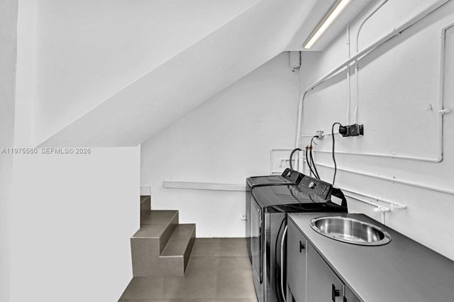 19801 NE 23rd Ave, Miami, FL 33180