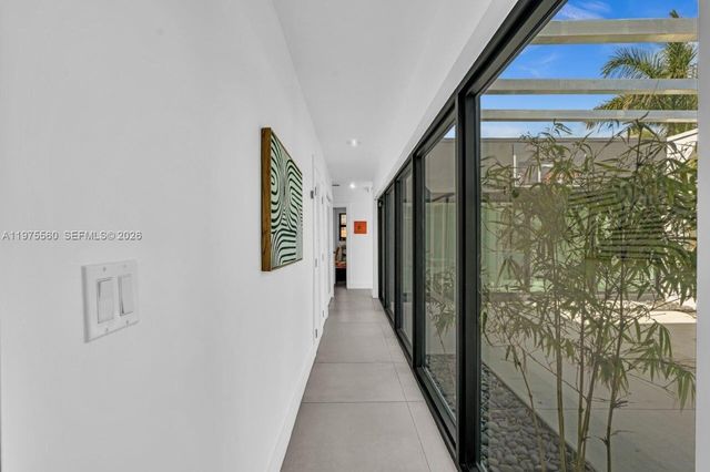 19801 NE 23rd Ave, Miami, FL 33180