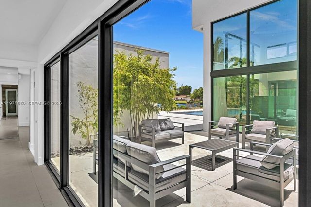 19801 NE 23rd Ave, Miami, FL 33180