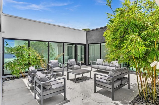 19801 NE 23rd Ave, Miami, FL 33180