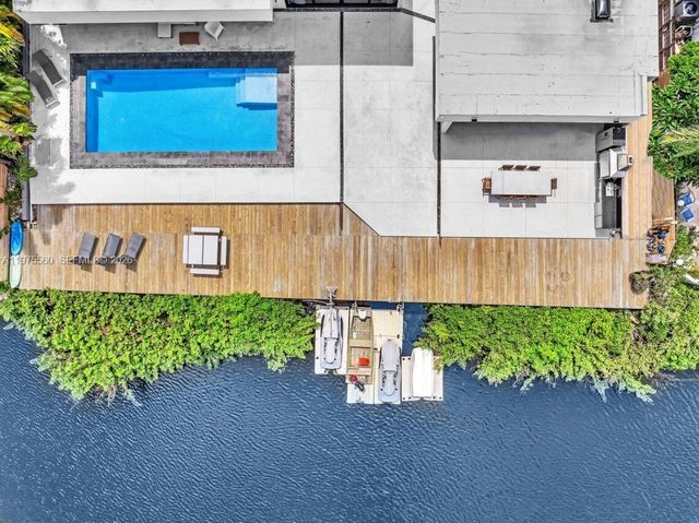 19801 NE 23rd Ave, Miami, FL 33180