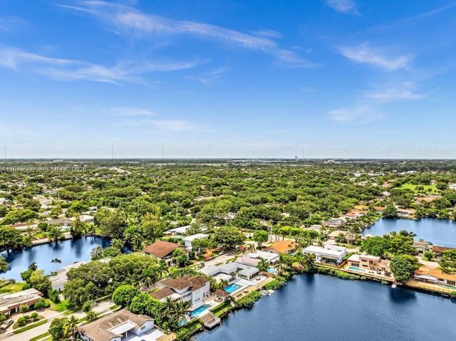 19801 NE 23rd Ave, Miami, FL 33180