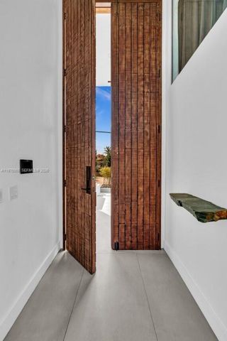 19801 NE 23rd Ave, Miami, FL 33180