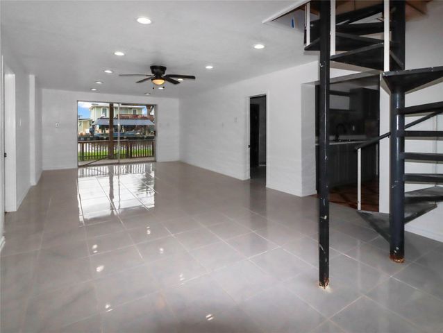 176 Barracuda Street, Bayou Vista, TX 77563