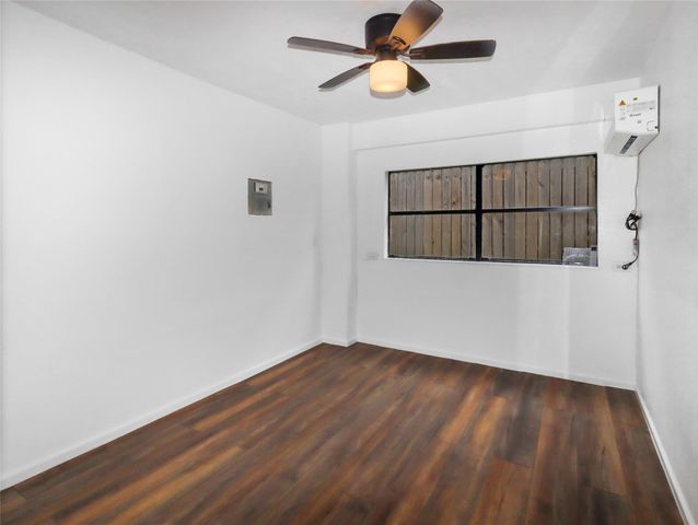 176 Barracuda Street, Bayou Vista, TX 77563