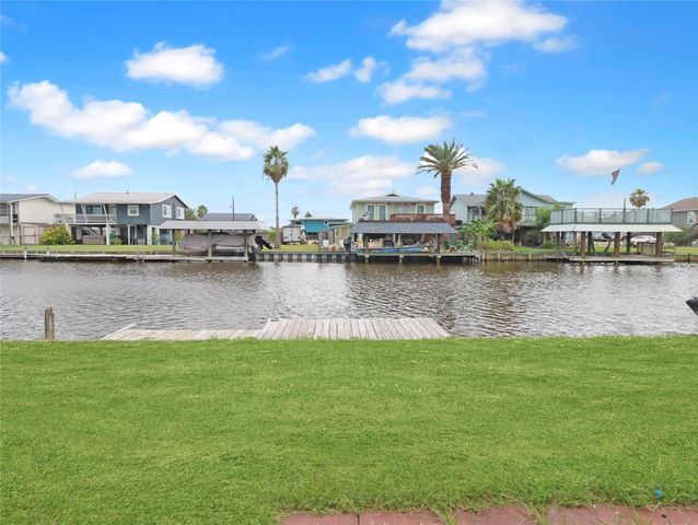 176 Barracuda Street, Bayou Vista, TX 77563