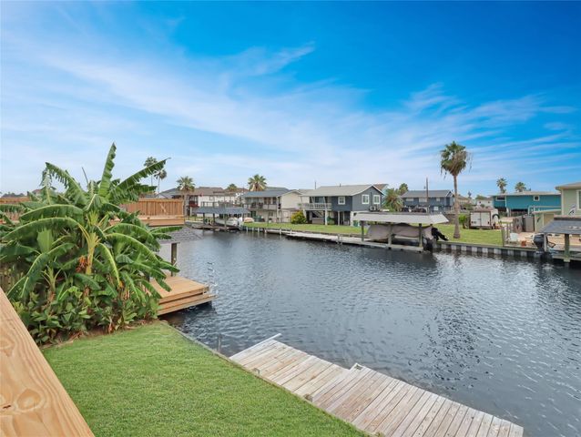 176 Barracuda Street, Bayou Vista, TX 77563