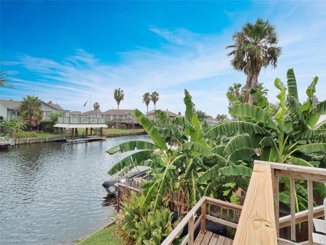 176 Barracuda Street, Bayou Vista, TX 77563
