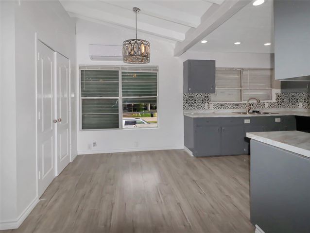 176 Barracuda Street, Bayou Vista, TX 77563