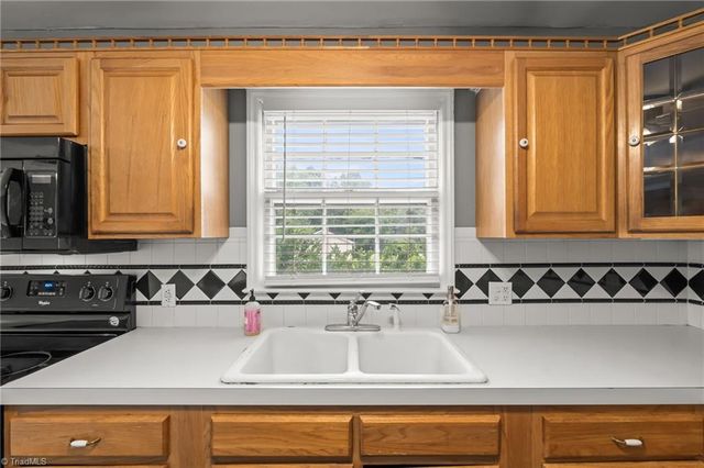 2150 Storm Canyon Road, Winston-salem, NC 27106