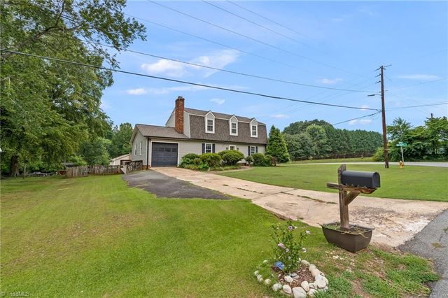 2150 Storm Canyon Road, Winston-salem, NC 27106