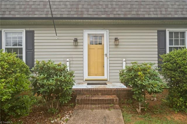2150 Storm Canyon Road, Winston-salem, NC 27106