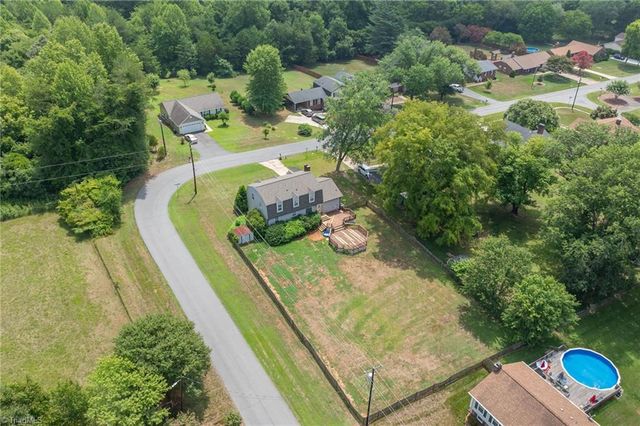 2150 Storm Canyon Road, Winston-salem, NC 27106