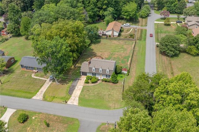 2150 Storm Canyon Road, Winston-salem, NC 27106