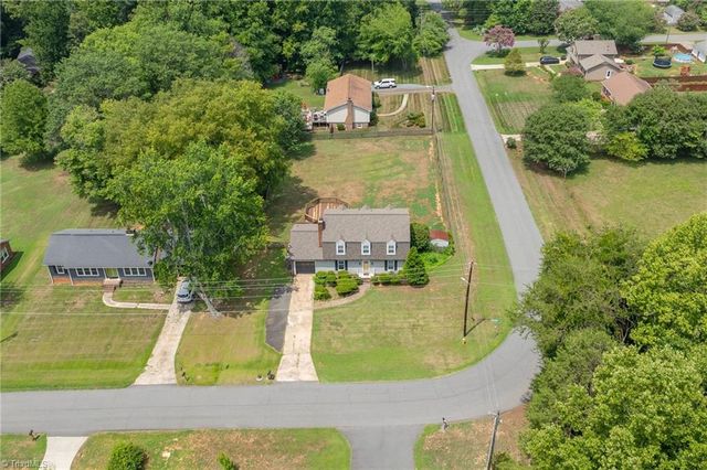 2150 Storm Canyon Road, Winston-salem, NC 27106