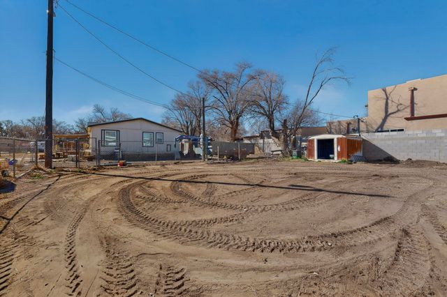 2132 Gun Club Road SW, Albuquerque, NM 87104