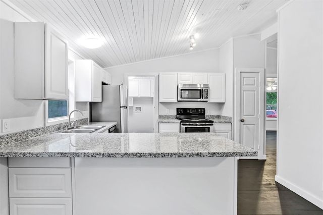 14447 W Lee Shore Drive, Willis, TX 77318