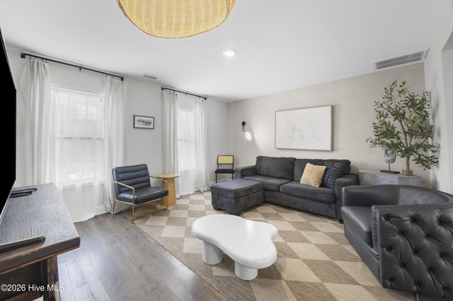 905 Walnut Street, Wilmington, NC 28401