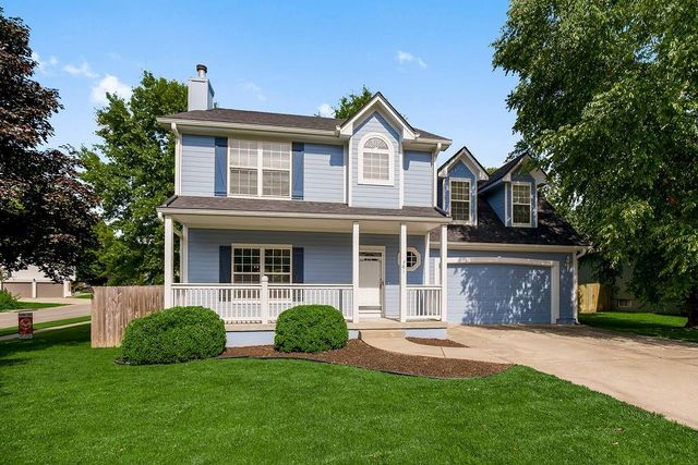701 SE James Circle, Lee's Summit, MO 64063