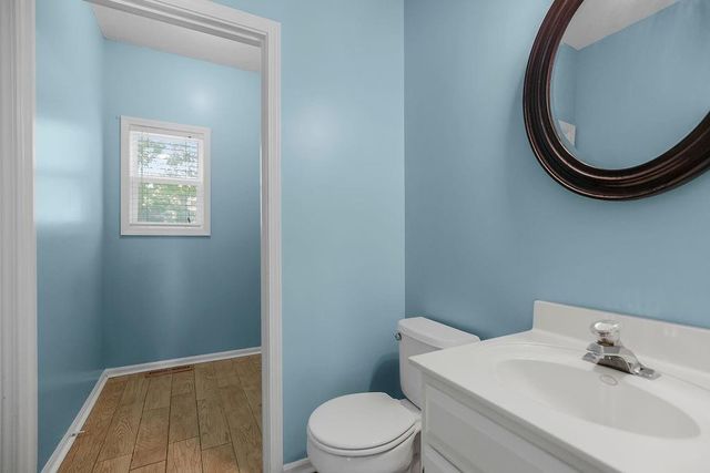 701 SE James Circle, Lee's Summit, MO 64063