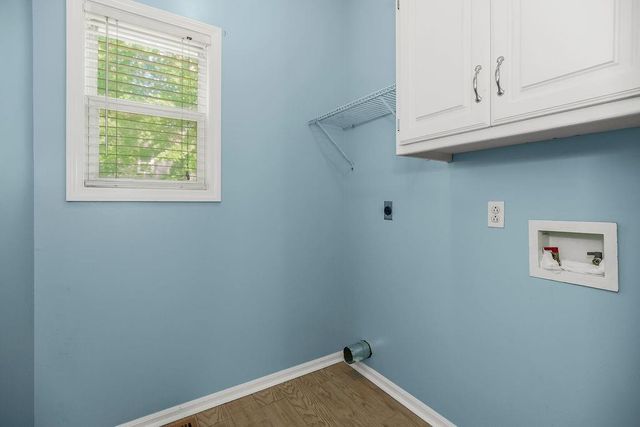 701 SE James Circle, Lee's Summit, MO 64063