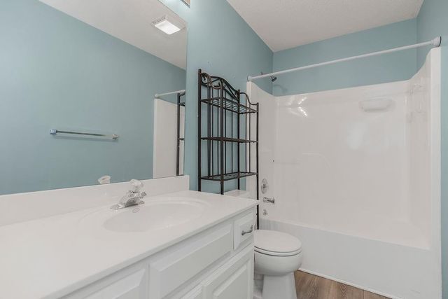 701 SE James Circle, Lee's Summit, MO 64063