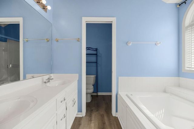 701 SE James Circle, Lee's Summit, MO 64063