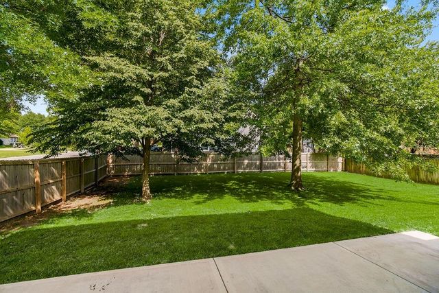 701 SE James Circle, Lee's Summit, MO 64063