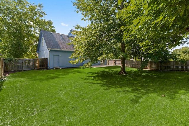 701 SE James Circle, Lee's Summit, MO 64063