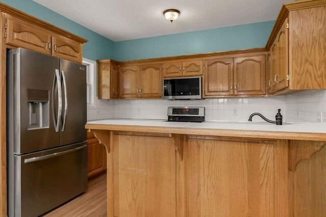 701 SE James Circle, Lee's Summit, MO 64063