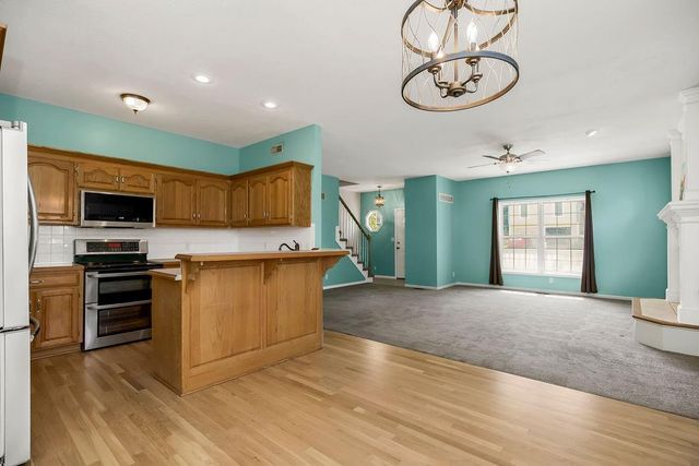 701 SE James Circle, Lee's Summit, MO 64063
