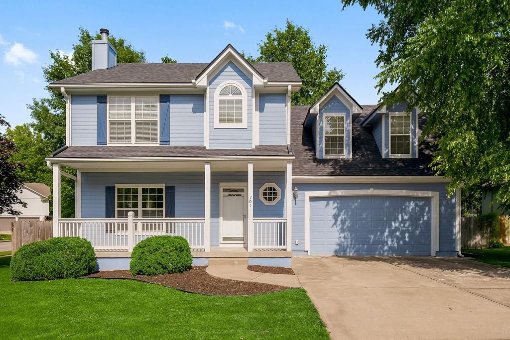 701 SE James Circle, Lee's Summit, MO 64063