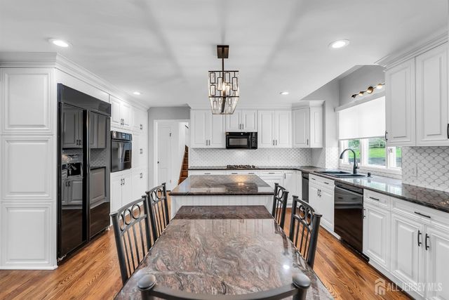 6 Deep Wood Lane, Colts Neck, NJ 07722